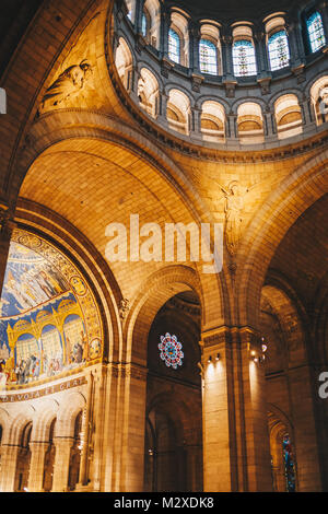 Parigi, Francia - 30 nov. 2013: Interno del Palais Garnier (Opera Garnier). Vista interna dell'Opera National.it è stato costruito dal 1861 al 1875 per t Foto Stock