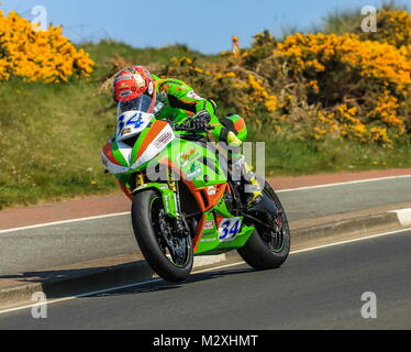 Alastair Seeley proveniente attraverso Blackhill Portrush in Superbike Northwest 200 gara. Foto Stock