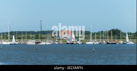 Germania, Bassa Sassonia, Est isole frisone, Langeoog, yacht nel porto. Foto Stock