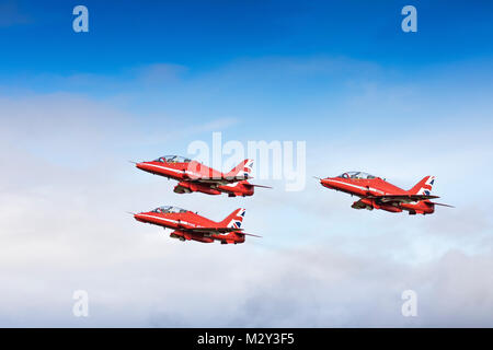 Royal Air Force frecce rosse tre nave formazione prendendo off Foto Stock
