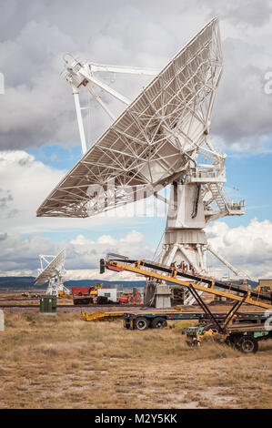 Molto grande schiera (VLA) radio telescopi situato presso il National Radio Astronomy Observatory Sito in Socorro, Nuovo Messico. Foto Stock