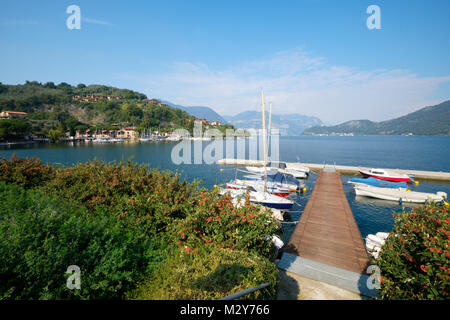 Lago d'Iseo Lago d'Iseo) da Sulzano, Lombardia, Italia Foto Stock