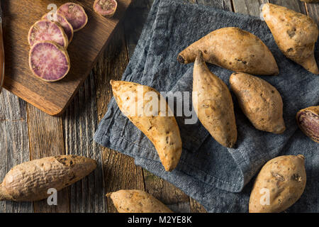 Materie organiche Hawaiian Patate dolci pronti per cucinare Foto Stock