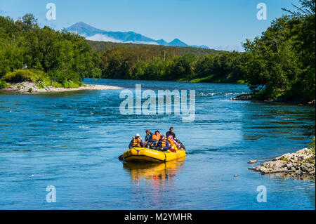 Il rafting sul fiume Bystraya, Kamchatka, Russia Foto Stock