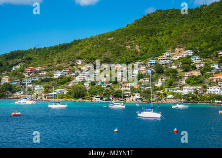Barche a vela di ancoraggio in Port Elizabeth, Admirality bay, Bequia, Saint Vincent e Grenadine, Caraibi Foto Stock