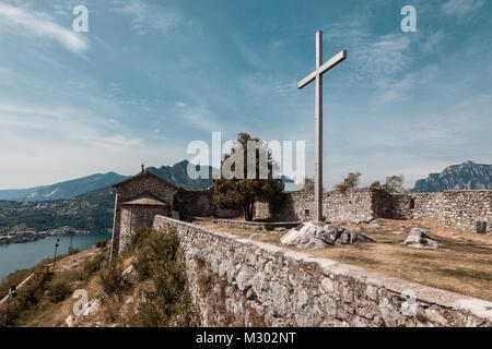 Il castello dell'Innominato Castello dell'Innominato in Somasca Vercurago tra i Promessi Sposi di Manzoni, storia e meravigliosi panorami sul lago di Com Foto Stock