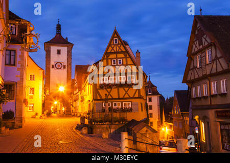 In Germania, in Baviera, la Strada Romantica, Rothenburg ob der Tauber, Plonlein e Siebersturm Tower Foto Stock