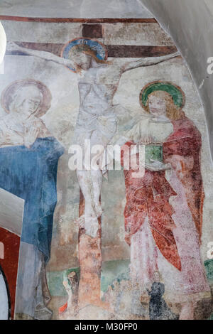 In Germania, in Renania Palatinato, Oberwesel, St.Martin's Church, XVI secolo muro dipinto raffigurante Gesù sulla croce Foto Stock