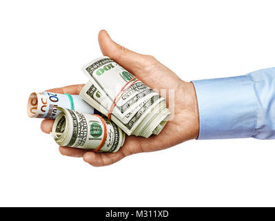 Mano d'Uomo in camicia di contenimento di banconote di dollari isolati su sfondo bianco. Alta risoluzione prodotto. Close up Foto Stock