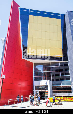 Baltimore Maryland,East Pratt Street,Reginald F. Lewis Museum of Maryland African History,edificio,patrimonio,architettura moderna,forma,oro,rosso,nero v Foto Stock