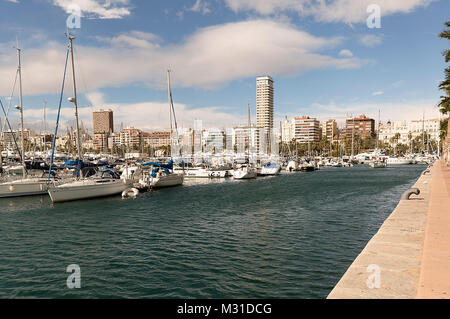 Alicante, Spagna. 26 gennaio 2018: vedute del porto della città di Alicante in inverno. Comunità Valenciana, Spagna. Foto Stock