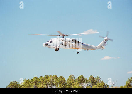 HSL-46 foto op in volo e intorno a Mayport e Jacksonville FL. 3/01 FOTO DI MATTEO J THOMAS HAC-XO-JEFF BARTKOSKI LTJG JAMES GRIECO EQUIPAGGIO- AW3 SHAWN LINSEY (SAR) #504 HSL46 seahawk 10 da navalsafetycenter Foto Stock