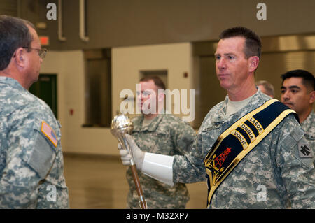 I soldati dell'esercito 145Band, Oklahoma Guardia Nazionale di prendere parte ad una modifica del comando cerimonia in Oklahoma City, gen. 12. (US Army foto di Sgt. Anthony Jones, 145Mobile degli affari pubblici distacco) 120114-Z-RH707-019 da Oklahoma Guardia Nazionale Foto Stock