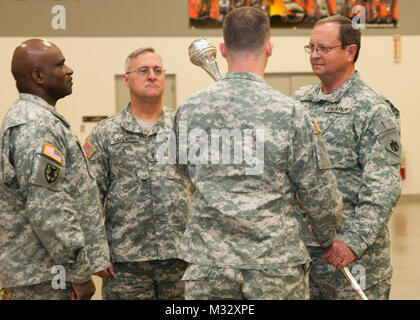 I soldati dell'esercito 145Band, Oklahoma Guardia Nazionale di prendere parte ad una modifica del comando cerimonia in Oklahoma City, gen. 12. (US Army foto di Sgt. Anthony Jones, 145Mobile degli affari pubblici distacco) 120114-Z-RH707-044 da Oklahoma Guardia Nazionale Foto Stock