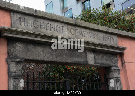 Un vecchio cimitero ugonotta nel centro cittadino di Dublino , Irlanda Foto Stock