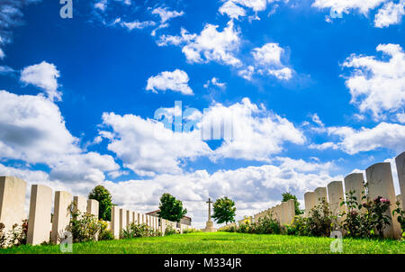 Vista sul cimitero britannico da Ypres in Belgio Foto Stock