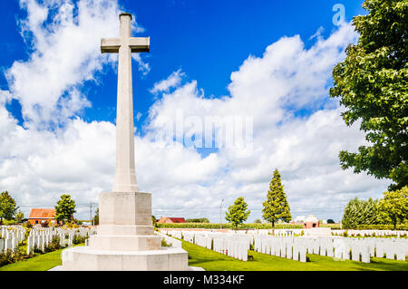 Vista sul cimitero britannico da Ypres in Belgio Foto Stock