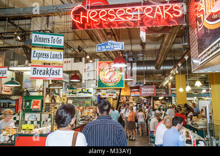 Philadelphia, Pennsylvania, Reading Terminal Market, Center City, mercato agricolo storico, cibo locale, artigianato, mercante, stallo, shopping shopper shoppers sh Foto Stock