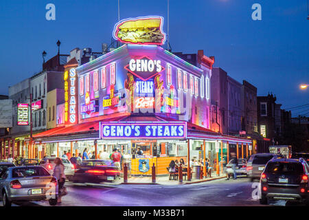 Philadelphia Pennsylvania, South Philly, South 9th Street, Geno's, ristorante ristoranti, cibo, caffè, paninoteca, Philly cheesesteak, feud, tra Foto Stock