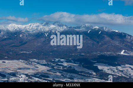 Vista di Yatsugatake da Mt Nyukasa, Prefettura di Nagano, Giappone Foto Stock