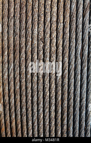 Close-up del vecchio cavo in acciaio Foto Stock
