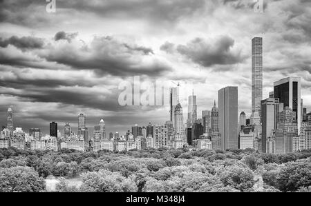 Cielo tempestoso su Central Park e dello skyline di Manhattan, New York, Stati Uniti d'America. Foto Stock