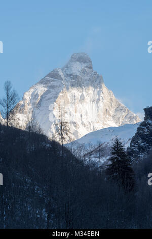 Il fronte sud dell'Matterhorn-Cervino visto da Breuil-Cervinia, Italia Foto Stock