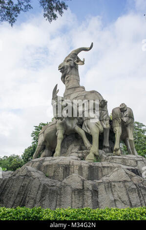 La statua di cinque capre, che è stato costruito in aprile 1960, uno dei più famosi edificio nel cantone. Foto Stock