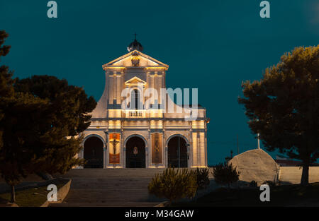 Vista frontale della chiesa di Bonaria di Cagliari, capoluogo della regione Sardegna, Italia Foto Stock