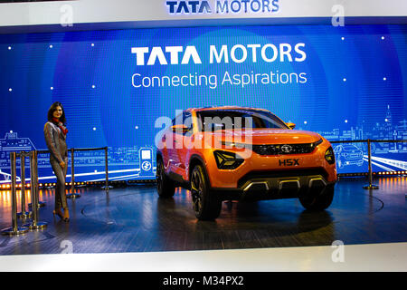 Noida, India. Il giorno 08 Febbraio, 2018. TATA HSX Auto SUV concept lanciato da Tata Motors in Auto Expo di Noida, Uttar Pradesh, India, giovedì, Auto Expo motor show 9 Feb 2018 - 14 Feb 2018 in Noida, Uttar Pradesh, India, il giovedì Foto Stock