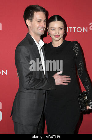Los Angeles, Stati Uniti d'America. 8 febbraio, 2018. Miranda Kerr, Evan Spiegel. La vasta e Louis Vuitton celebrare Jasper Johns: "qualcosa somigliante a verità' presentano tenutasi presso l'ampio. Photo credit: PMA/AdMedia Credito: PMA/AdMedia/ZUMA filo/Alamy Live News Foto Stock