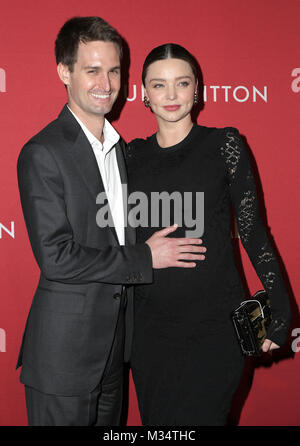 Los Angeles, Stati Uniti d'America. 8 febbraio, 2018. Miranda Kerr, Evan Spiegel. La vasta e Louis Vuitton celebrare Jasper Johns: "qualcosa somigliante a verità' presentano tenutasi presso l'ampio. Photo credit: PMA/AdMedia Credito: PMA/AdMedia/ZUMA filo/Alamy Live News Foto Stock
