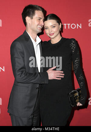 Los Angeles, Stati Uniti d'America. 8 febbraio, 2018. Miranda Kerr, Evan Spiegel. La vasta e Louis Vuitton celebrare Jasper Johns: "qualcosa somigliante a verità' presentano tenutasi presso l'ampio. Photo credit: PMA/AdMedia Credito: PMA/AdMedia/ZUMA filo/Alamy Live News Foto Stock