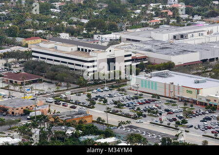 Florida, Stati Uniti d'America. Il 9 febbraio, 2018. Il Palm Beach post e Publix sulla strada Belvedere in West Palm Beach Mercoledì, 7 febbraio 2018. Credito: Bruce R. Bennett/Palm Beach post/ZUMA filo/Alamy Live News Foto Stock