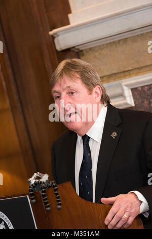 Hotel Marriott, County Hall, Whitehall, Londra, Regno Unito. Il 9 febbraio, 2018. I democratici e i veterani partito hanno lanciato un nuovo partito politico nel Regno Unito. Il partito guidato da ex leadership UKIP candidati/ex esercito reservist Giovanni Rees-Evans mira a rappresentare i diritti delle forze armate britanniche veterani, pur contestando 'moralmente carente" e "self-serve careerist" MPS. Credito: Byron Kirk/Alamy Live News Foto Stock