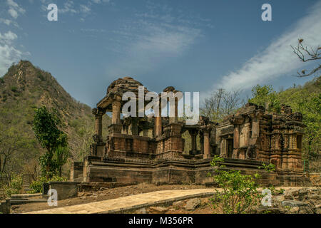 Polo monumento in foresta, Vijayanagar, Sabarkantha, Gujarat, India, Asia Foto Stock