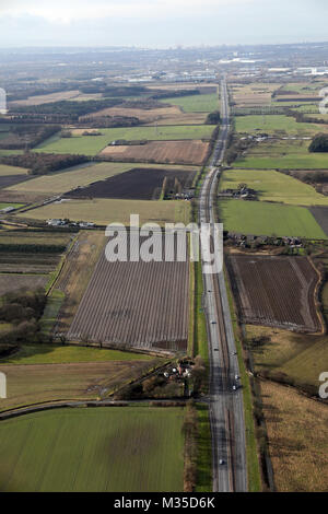 Vista aerea della East Lancs Road in direzione di Liverpool, Regno Unito Foto Stock