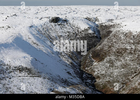 Vista aerea di una valle innevata di scena sul Pennines, REGNO UNITO Foto Stock