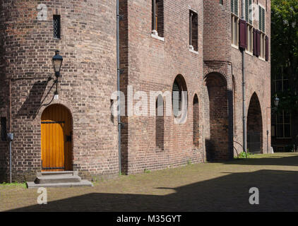 Ingresso laterale in Ridderzaal. Binnenhof (corte interna) in background, Den Haag (L'Aia), Paesi Bassi Foto Stock