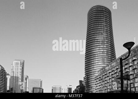 Il recentemente costruito la torre di Baltimora e edifici di appartamenti a Canary Wharf, East London, Regno Unito Foto Stock