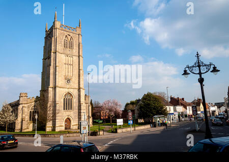 Keynsham high street e di San Giovanni Battista Foto Stock