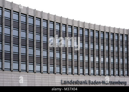 Stoccarda, Germania - Febbraio 03, 2018: la facciata moderna e il logo della Landesbank Baden-Württemberg una finanziaria e edificio per uffici a febbraio Foto Stock