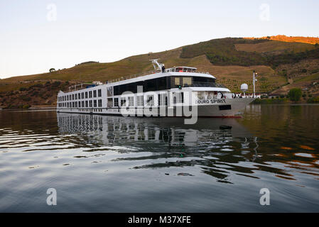 Nave da crociera Douro Spirit al molo di Folgosa, nella Valle del Douro, Portogallo, Europa Foto Stock