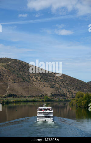 Battello da crociera sul fiume Douro, Portogallo, Europa Foto Stock