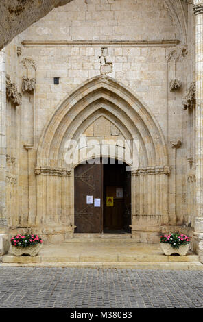 Portale ad arco al XIII secolo la chiesa di Sainte-Marie in Montréal-du-Gers (Montreal du Gers), Gers (Guascogna), Occitanie (Midi-Pyrénées), Francia Foto Stock