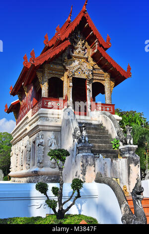 Ho Trai (tempio libreria) al Wat Phra Singh, un tempio buddista in Chiang Mai Thailandia Foto Stock