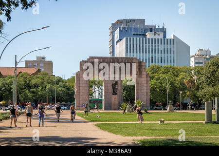 Monumento Expedicionario archi presso Parco Farroupilha o Redencao Park - Porto Alegre, Rio Grande do Sul - Brasile Foto Stock