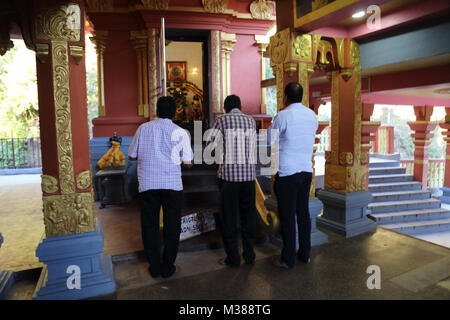 Sita Amman Tempio Seetha Eliya centrale Provincia dello Sri Lanka ha detto di essere il luogo dove Ravana detenute sita in cattività Il Ramayana devoti in tempio Foto Stock