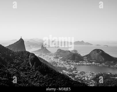 Paesaggio visto da Tijuca Forest National Park, Rio de Janeiro, Brasile Foto Stock