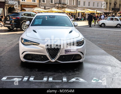Trieste, Italia-31 marzo 2017: Salita dei Campioni AutoShow, Alfa Romeo Giulia Quadrifoglio con Ferrari 510-hp 2.9-litri twin-turbo V-6 , guida il r Foto Stock